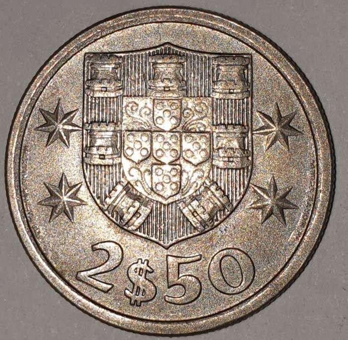 1978 - 2.5 ESCUDOS - 2$50 - 2 1/2 - PORTUGAL - PORTUGUESA - KM#590 - COPPER-NICKEL - PORTUGUESE